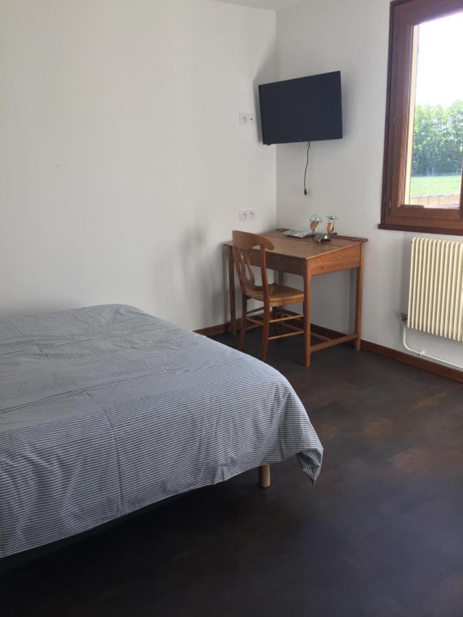 Bed and Breakfast Sous La Tour Agencourt Екстер'єр фото