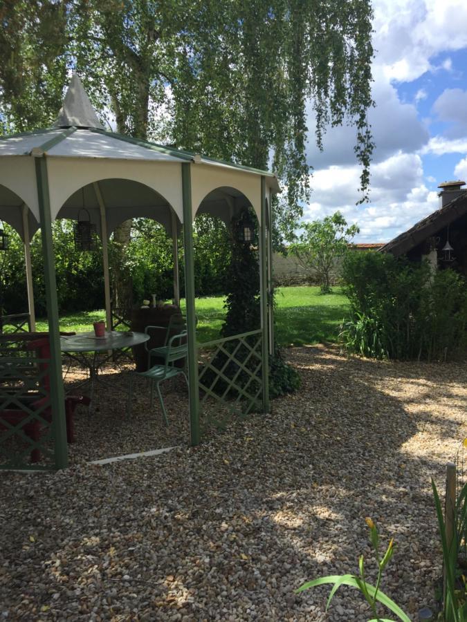 Bed and Breakfast Sous La Tour Agencourt Екстер'єр фото