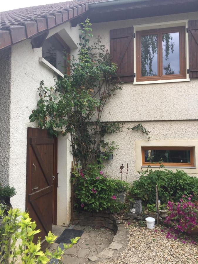 Bed and Breakfast Sous La Tour Agencourt Екстер'єр фото